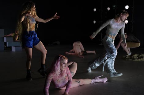 de facto, ZPC, TSP: Agenda, autori Simone Aughterlony, Saša Božić, foto: Facebook