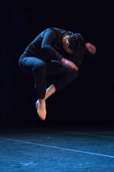 Zagrebačko kazalište mladih i Umjetnička organizacija 21:21: Anatomija mačke, kor. Ksenija Zec i Petra Hrašćanec