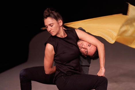 Ara!Ara!, autori: Ginevra Panzetti, Enrico Ticconi, foto: Sindri Uču