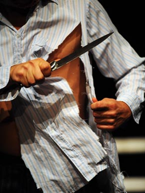 Boris Kadin u performansu Što mi je rekao Joseph Beuys dok sam mrtav ležao u njegovom naručju, foto: Marcandrea