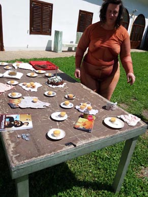 Andrea Júlia Fajger Dudás, performans Candy Venus Bakes