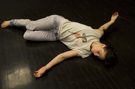 Beyond Fronta Bridging New Territories, Creation Beyond Fronta 4: Hrvatski institut za pokret i ples (HR), Flota (SI), Progressione (HU): Cooling Down Signs, kor. Vânia Gala, foto: Ksenija Španec