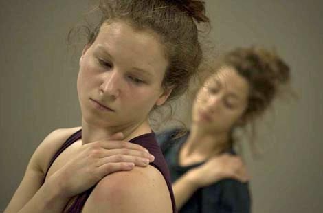 Beyond Fronta Bridging New Territories, Creation Beyond Fronta 4: Hrvatski institut za pokret i ples (HR), Flota (SI), Progressione (HU): Cooling Down Signs, kor. Vânia Gala, foto: Ksenija Španec