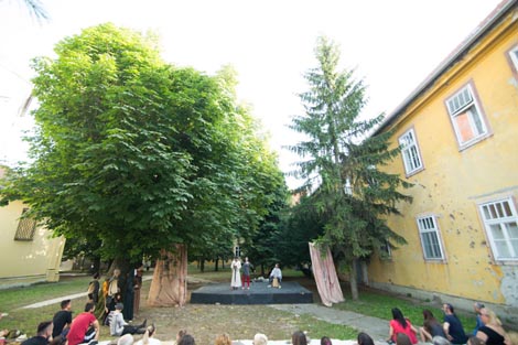 Akademija za umjetnost i kulturu u Osijeku: Peter Barnes, Crveni nosovi, mentor Jasmin Novljaković, foto: Marin Franov / OLJK