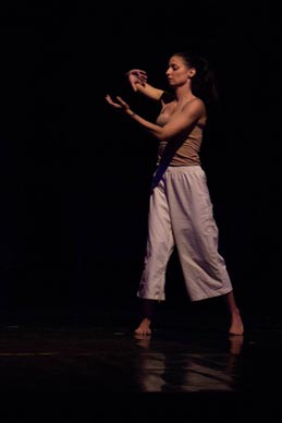 Plesna udruga Tiramola, Split: Crveno kao zeleno, autorice i koreografkinje Nikolina Dolfić i Lucija Zalović