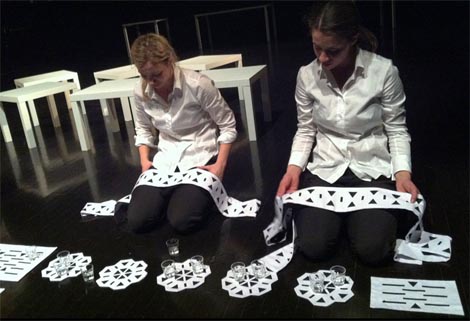 Tras studio & Natalija Manojlović: Đubrad prokleta!, kor. i red. Natalija Manojlović