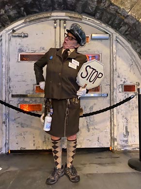 Mlle Linda security guard