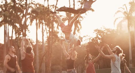 Gira and the Circus of Life, red. Kátia Lund, Lili Fialho