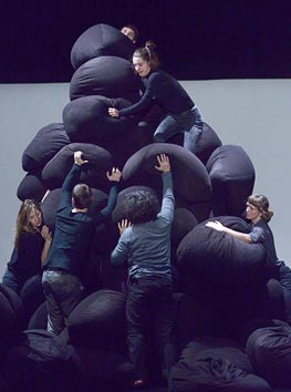 Gradnja (Der Bau), kor. Isabelle Schad