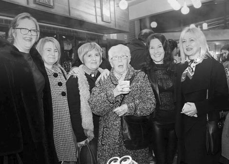 Štefanija Heller (3. slijeva) i Marija Šćekić (2. slijeva)