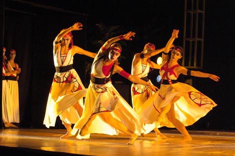 Hrvatsko narodno kazalište Split: Plesovi Erosa, autor Molko Šparemblek, 2004. (kostimografkinje Ika Škomrlj i Elvira Ulip)