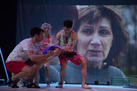 VRUM performing arts collective, Zagreb, Kazališna družina Pinklec, Čakovec, Hrvatsko narodno kazalište u Varaždinu: Andri Beyeler, The killer in me is the killer in you, my love, red. Sanja Tropp Frühwald i Till Frühwald