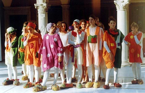 Učenici Slavice Šenk u izvedbi predstave Klauni 1 i 2, Šibenski dječji festival, 1994.