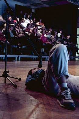 Plesni odsjek ADU u dijalogu s koreografijom Goldberg varijacije J.S.Bacha, izvodi Glen Gould, improvizira Steve Paxton (1986.) pripremio Jurij Konjar, foto: Sanja Merčep