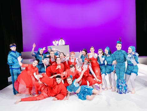 UO Vrum, Zagreb: Ljubičasto, red. i kor. Sanja Tropp Frühwald