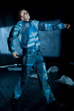 BADco, Zagreb: Manje zlo,  kor. Zrinka Užbinec i Nikolina Pristaš