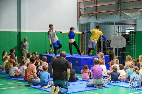 UO VRUM, The100Hands: Matta Matta 2.0, koncept i koreografija Jasper Džuki Jelen, Mojra Vogelnik Škerlj, foto: Mario Knor