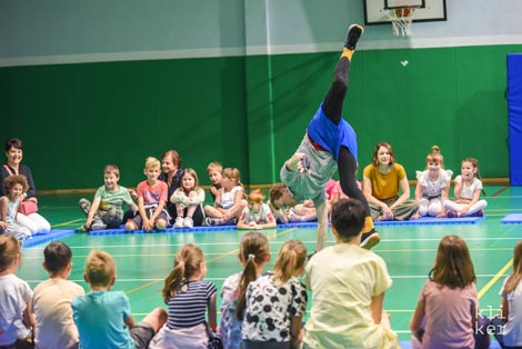UO VRUM, The100Hands: Matta Matta 2.0, koncept i koreografija Jasper Džuki Jelen, Mojra Vogelnik Škerlj, foto: Mario Knor