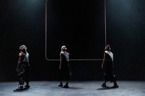 de facto, Zagreb: Monuments, koncept Nikola Krgović, kor. Saša Božić, foto: Neven Petrović