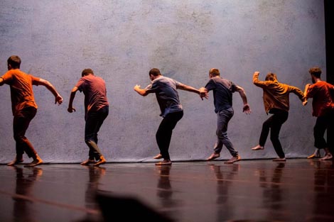 Compagnie Massala: Näss (Les Gens), kor. Fouad Boussouf, foto: Andi Bančić