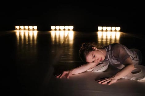 Matea Bilosnić, Zadarski plesni ansambl (ZdPA), Hrvatski institut za pokret i ples (HIPP); NEVER ALLone, kor. Matea Bilosnić, foto: Neven Petrović