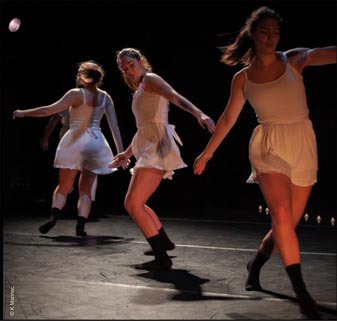 Plesni art laboratorij i Fronesis: Niti, kor. Senka Baruška, Jasna Čižmek Tarbuk, foto: Krunoslav Marinac