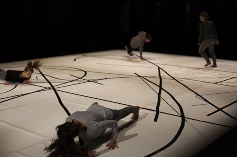 Male forme Studija za suvremeni ples i Kulturni centar Travno: non.sense, kor. Eni Vesović, foto: Pavel Posavec