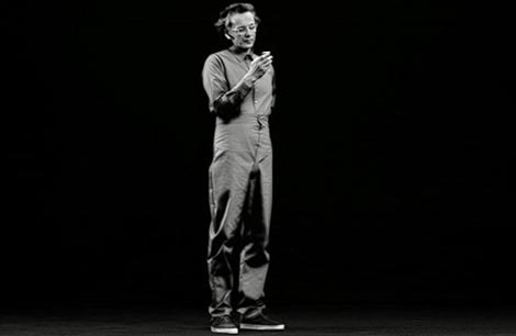 Videoinstalacija Razmak između riječi je gdje se nalazim sada, autorica: Magdalena Pederin