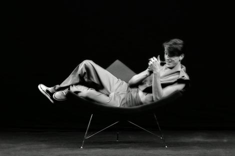 Videoinstalacija Razmak između riječi je gdje se nalazim sada, autorica: Magdalena Pederin