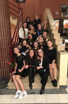 Marija Šćekić i polaznice njezine Škole prirodnog pokreta i plesa