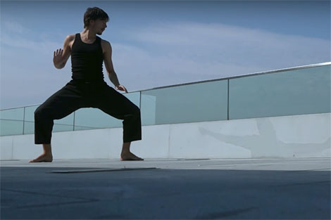 KUD Cortesia: Solo 2016, kor. Milan Tomášik, foto: screenshot teaser by Hana Bi, milantomasik.com