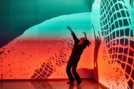 Multimedijalna koliba i Play / Pause – Paint Film, Müller: Stidljivost drveća, autori: Dubravko Mihanović Šimičić, Michaela Müller, Zrinka Šimičić Mihanović, Filip Šovagović, foto: Jasenko Rasol