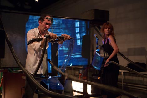 Kuća ekstremnog muzičkog kazališta, Festival Perforacije, Teatar &TD, Zagreb: Svaka revolucija je bacanje kocki, osim što, autori: Damir Bartol Indoš & Tanja Vrvilo, foto: Damir Žižić