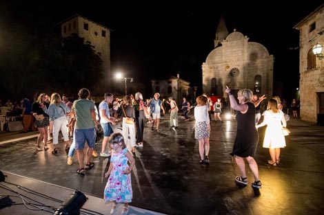 Rasplesana publika na kraju predstave Waiting For James B., foto: Andi Bančić