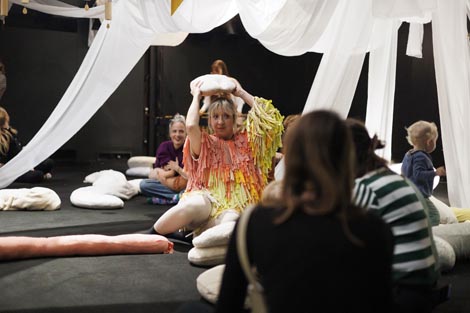 VRUM, Performing Arts Collective, Beč: Svjetlucanje, autori Sanja Tropp Frühwald, Gat Goodovitch Pletzer, Till Frühwald