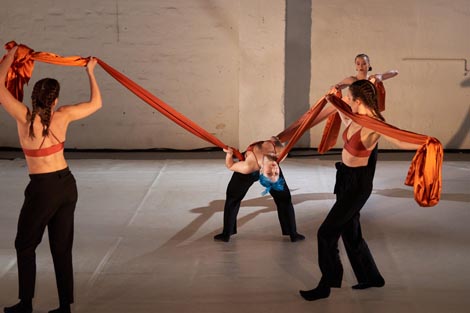 Akademija za ples, Ljubljana: Takšne kot jaz, kor. Lucija Velkavrh, foto: Sindri Uču