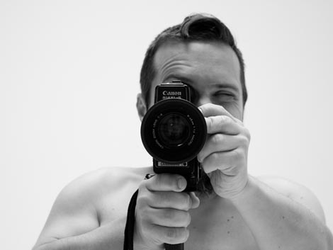 BADco. i Zagrebačko kazalište mladih: Tamno i natrag, redatelj: Goran Sergej Pristaš, koreografija: Pravdan Devlahović, Ana Kreitmeyer, Nikolina Pristaš, Zrinka Užbinec, foto: Dinko Rupčić