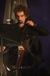 Teatar 2000, Zagreb: Tko si ti i otkud ti pravo, pokretač projekta: Vilim Matula, foto: Jasenko Rasol