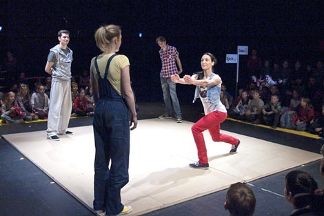 Gradsko kazalište Trešnja, Zagreb: Tamara Curić, Larisa Navojec, Tri skockana praščića, autorice, red. Tamara Curić, Larisa Navojec, Damir Klemenić