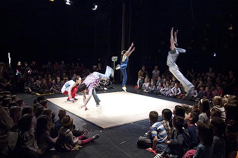 Gradsko kazalište Trešnja, Zagreb: Tamara Curić, Larisa Navojec, Tri skockana praščića, autorice, red. Tamara Curić, Larisa Navojec, Damir Klemenić