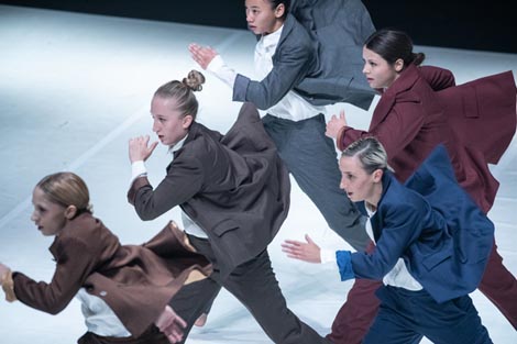 Zagrebački plesni ansambl: Up & up / Gore, kor. Ferenc Fehér, foto: Jelena Janković