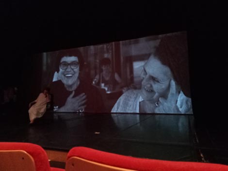 Vesna i Vlasta, Prema dostojanstvu (starenja), autorice i izvođačice Vlasta Delimar i Vesna Stilinović