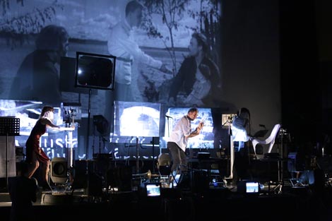 DB Indoš Kuća ekstremnog muzičkog kazališta: Vrhu mene, Vrhu moje, autori: Damir Bartol Indoš, Tanja Vrvilo, foto: Ratko Mavar