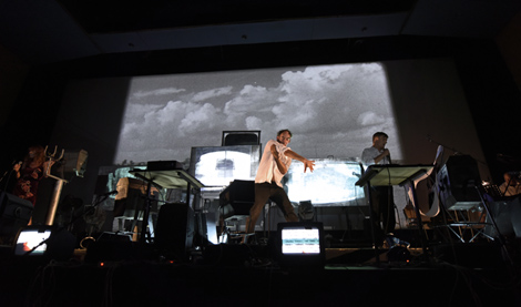 DB Indoš Kuća ekstremnog muzičkog kazališta: Vrhu mene, Vrhu moje, autori: Damir Bartol Indoš, Tanja Vrvilo, foto: Nina Đurđević