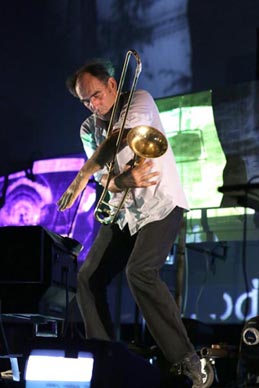 DB Indoš Kuća ekstremnog muzičkog kazališta: Vrhu mene, Vrhu moje, autori: Damir Bartol Indoš, Tanja Vrvilo, foto: Ratko Mavar