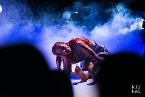 Muzeum, Ljubljana: Zemlje snova, režija i pokret Barbara Novakovič Kolenc, foto: Kliker festival